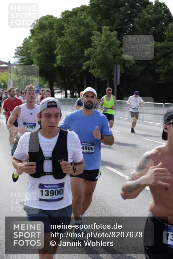 29.06.2025 - hella hamburg halbmarathon Jannik Wohlers http://msf.ph/oto/8207678 29.06.2025 09:48:46 Lombardsbrücke 1571, 1600, 1603, 2044, 2707, 2797, 3116, 5050, 5889, 6037, 6047, 6149, 6771, 7109, 7310, 7743, 7981, 8358, 9640, 10369, 10451, 10877, 11106, 11177, 11423, 11447, 11952, 12088, 12091, 12168, 12739, 13064, 13158, 13190, 13755, 13900, 14075, 14311, 14603, 14905, 15178, 16280, 16400, 17097, 17489, 17723, 17792, 17916, 18062, 19004 meine-sportfotos.de