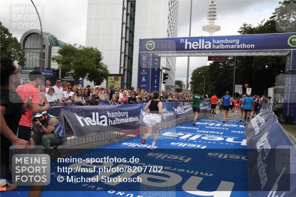 29.06.2025 - hella hamburg halbmarathon Michael Strokosch http://msf.ph/oto/8207702 29.06.2025 10:45:31 Ziel 1697, 3186, 6831, 11469, 12277, 12643, 14062, 14703, 16725, 17499, 18407, 18638 meine-sportfotos.de