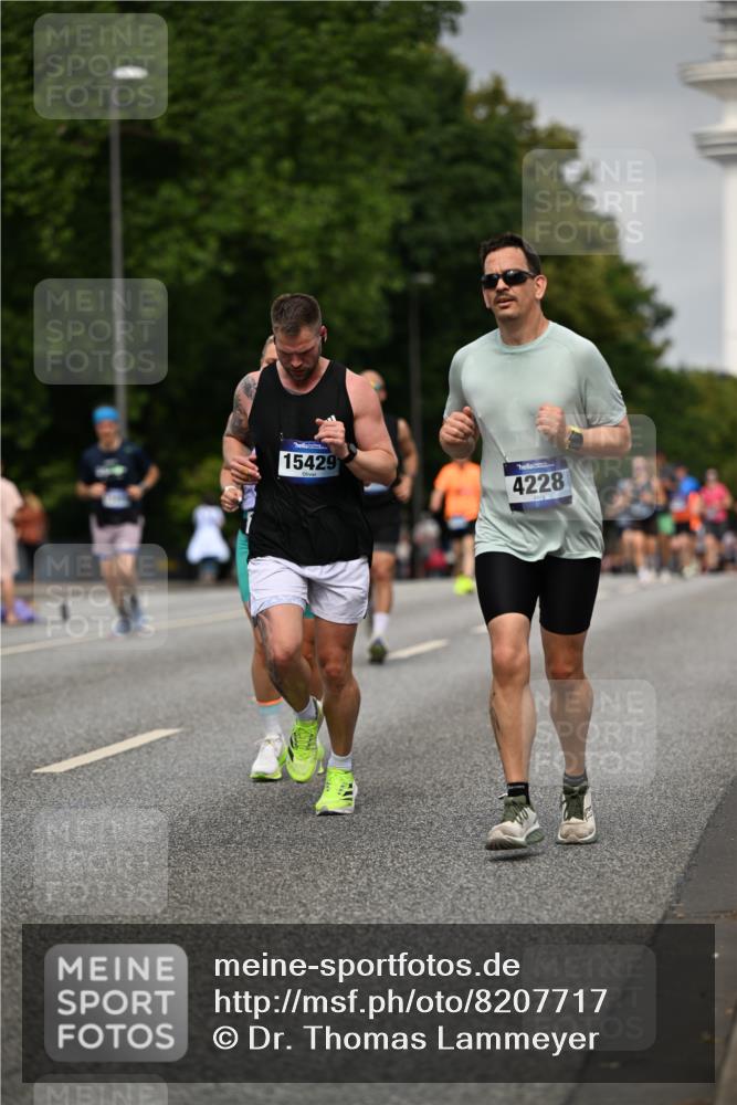 29.06.2025 - hella hamburg halbmarathon Dr. Thomas Lammeyer http://msf.ph/oto/8207717 29.06.2025 10:12:11 Kennedybrücke 1079, 1173, 1427, 2032, 3328, 3922, 4228, 4864, 5347, 6100, 7019, 7476, 9071, 9338 meine-sportfotos.de