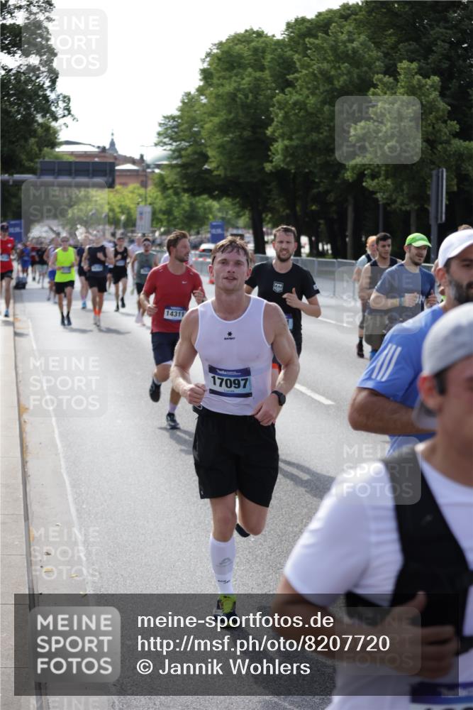 29.06.2025 - hella hamburg halbmarathon Jannik Wohlers http://msf.ph/oto/8207720 29.06.2025 09:48:47 Lombardsbrücke 1571, 1600, 1603, 2044, 2707, 2745, 2797, 2849, 3116, 5050, 5889, 6037, 6047, 6149, 6771, 7109, 7310, 7743, 7981, 8358, 9640, 10369, 10451, 10877, 11106, 11423, 11447, 11952, 12088, 12091, 12168, 12739, 13064, 13158, 13190, 13755, 13900, 14075, 14311, 14603, 14905, 15178, 16280, 16400, 17097, 17489, 17722, 17723, 17792, 17916, 18062, 18156, 18193 meine-sportfotos.de