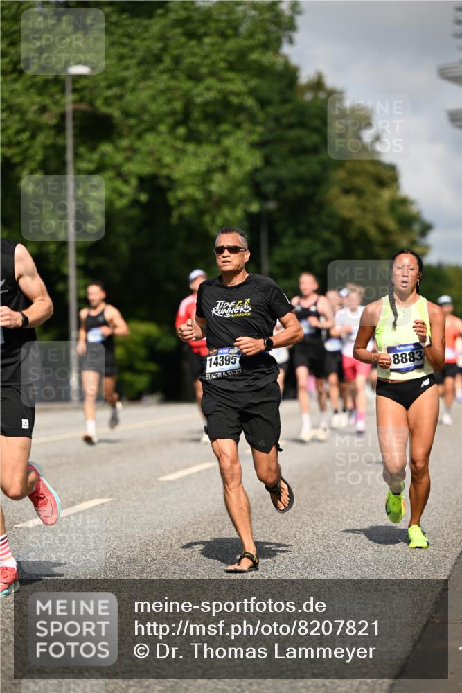 29.06.2025 - hella hamburg halbmarathon Dr. Thomas Lammeyer http://msf.ph/oto/8207821 29.06.2025 09:48:39 Kennedybrücke 1758, 1990, 2689, 2746, 3043, 4050, 4129, 4679, 4698, 4749, 5070, 5328, 5746, 5826, 6358, 6781, 7272, 7481, 7723, 8190, 8209, 8883, 9137, 9381, 9634, 10017, 10171, 11169, 11413 meine-sportfotos.de