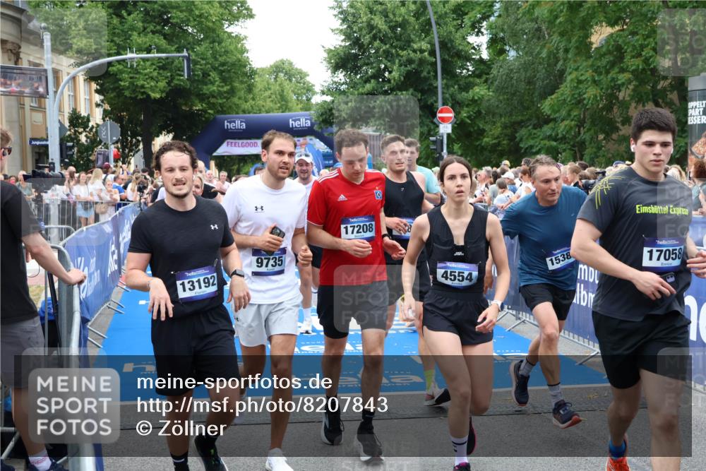 29.06.2025 - hella hamburg halbmarathon Zöllner http://msf.ph/oto/8207843 29.06.2025 11:19:50 Ziel 1166, 1250, 2225, 2383, 2775, 3389, 3453, 3606, 4556, 4722, 4852, 5878, 6796, 6797, 7198, 8067, 9222, 9326, 9428, 9664, 9735, 10677, 10756, 10857, 11100, 12619, 12621, 12988, 15020, 15381, 17123, 17166, 17208 meine-sportfotos.de