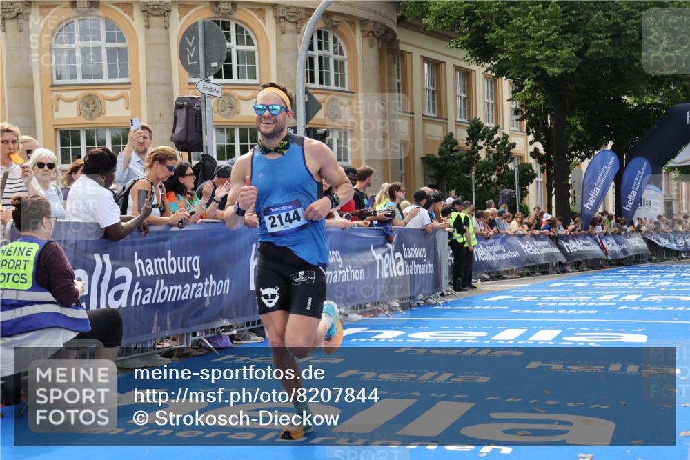29.06.2025 - hella hamburg halbmarathon Strokosch-Dieckow http://msf.ph/oto/8207844 29.06.2025 10:19:11 Ziel 53, 2144 meine-sportfotos.de