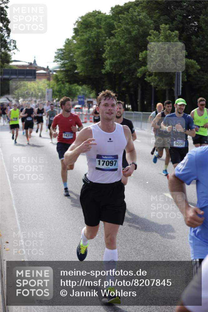 29.06.2025 - hella hamburg halbmarathon Jannik Wohlers http://msf.ph/oto/8207845 29.06.2025 09:48:47 Lombardsbrücke 1571, 1600, 1603, 2044, 2707, 2745, 2797, 2849, 3116, 5050, 5889, 6037, 6047, 6149, 6771, 7109, 7310, 7743, 7981, 8358, 9640, 10369, 10451, 10877, 11106, 11423, 11447, 11952, 12088, 12091, 12168, 12739, 13064, 13158, 13190, 13755, 13900, 14075, 14311, 14603, 14905, 15178, 16280, 16400, 17097, 17489, 17722, 17723, 17792, 17916, 18062, 18156, 18193 meine-sportfotos.de