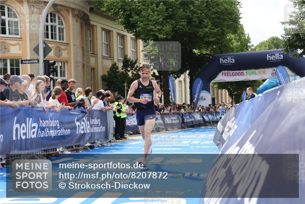 29.06.2025 - hella hamburg halbmarathon Strokosch-Dieckow http://msf.ph/oto/8207872 29.06.2025 10:19:22 Ziel 2659, 13016 meine-sportfotos.de