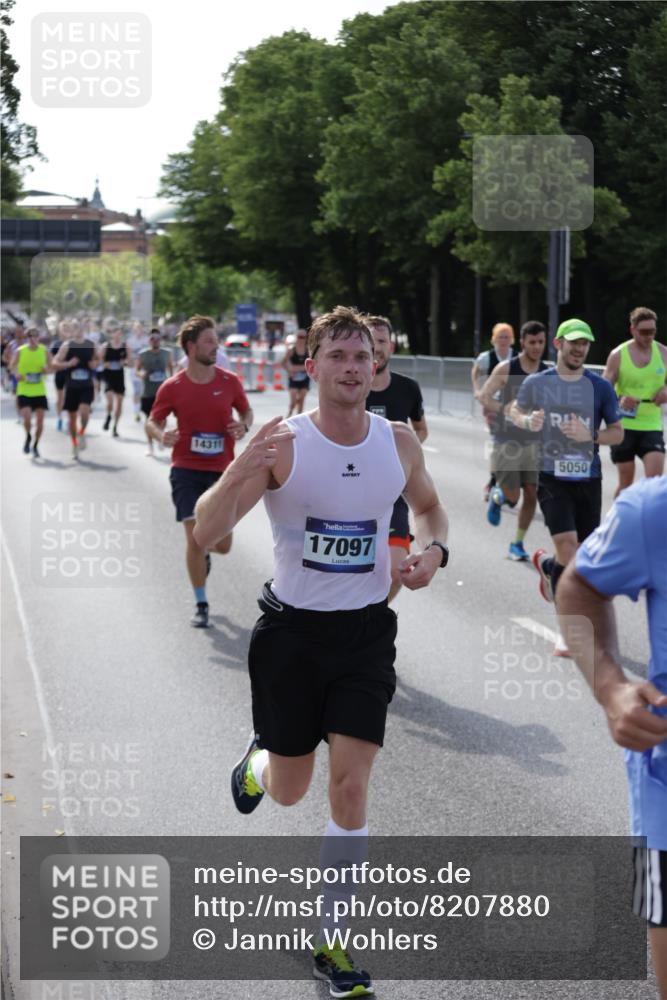 29.06.2025 - hella hamburg halbmarathon Jannik Wohlers http://msf.ph/oto/8207880 29.06.2025 09:48:47 Lombardsbrücke 1571, 1600, 1603, 2044, 2707, 2745, 2797, 2849, 3116, 5050, 5889, 6037, 6047, 6149, 6771, 7109, 7310, 7743, 7981, 8358, 9640, 10369, 10451, 10877, 11106, 11423, 11447, 11952, 12088, 12091, 12168, 12739, 13064, 13158, 13190, 13755, 13900, 14075, 14311, 14603, 14905, 15178, 16280, 16400, 17097, 17489, 17722, 17723, 17792, 17916, 18062, 18156, 18193 meine-sportfotos.de