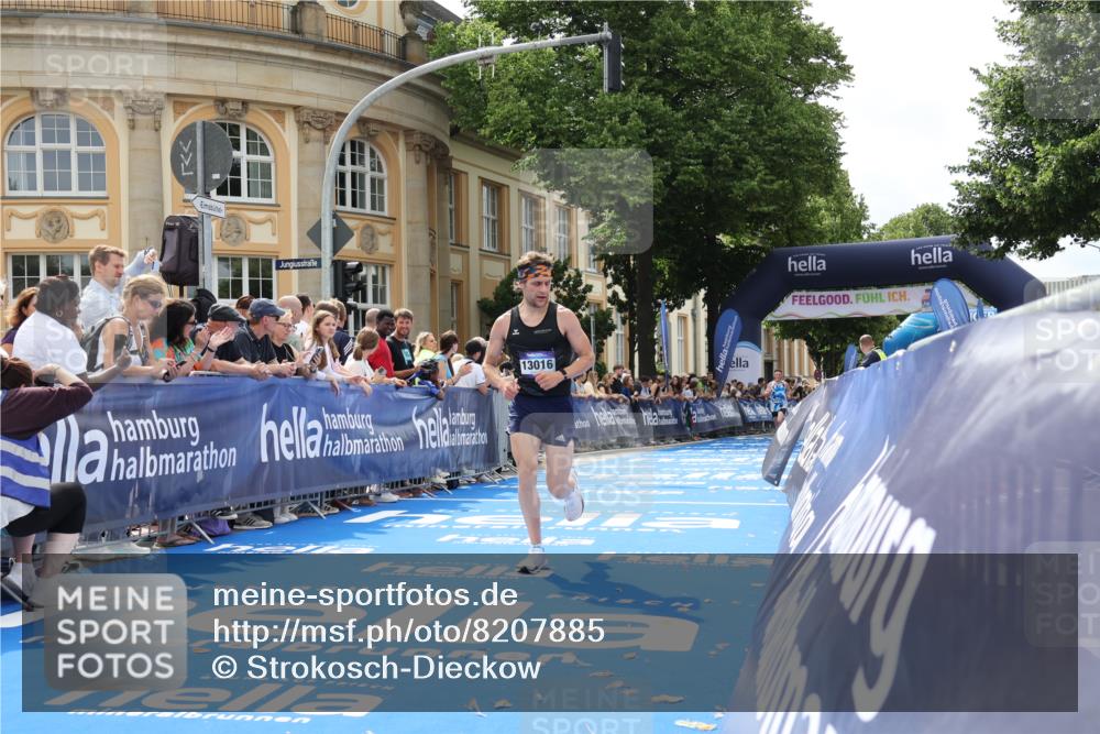 29.06.2025 - hella hamburg halbmarathon Strokosch-Dieckow http://msf.ph/oto/8207885 29.06.2025 10:19:22 Ziel 2659, 13016 meine-sportfotos.de