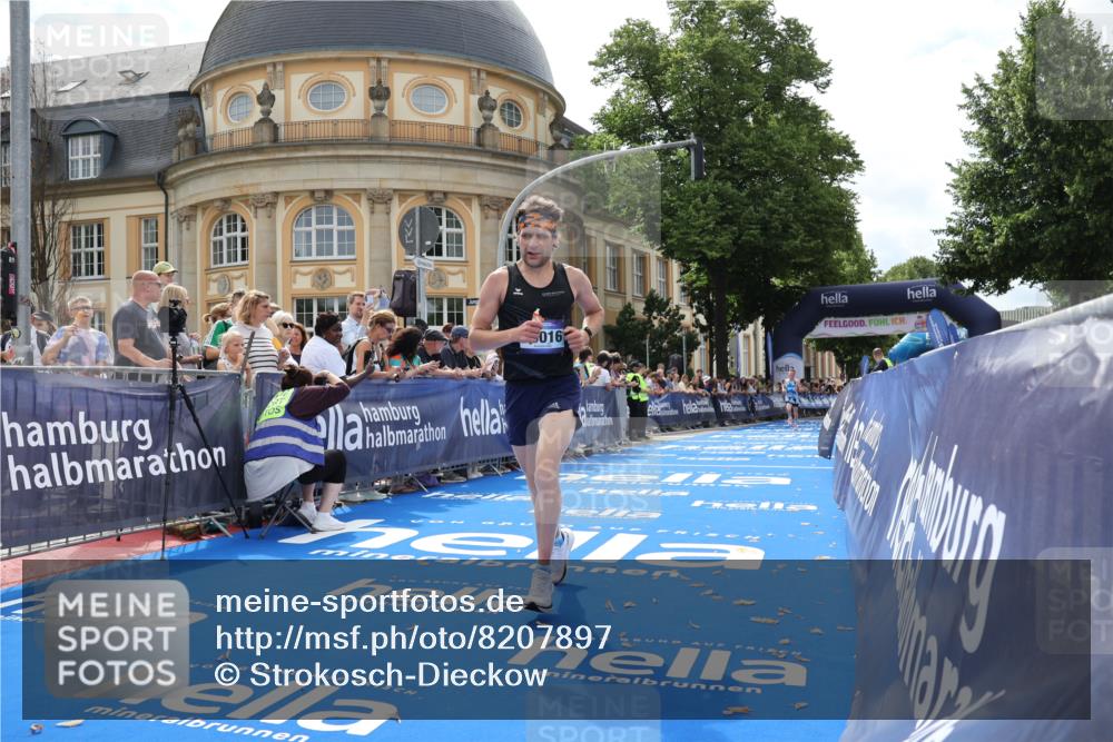 29.06.2025 - hella hamburg halbmarathon Strokosch-Dieckow http://msf.ph/oto/8207897 29.06.2025 10:19:23 Ziel 2659, 13016 meine-sportfotos.de