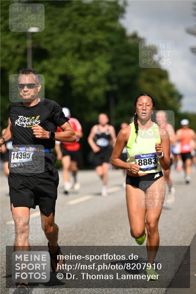 29.06.2025 - hella hamburg halbmarathon Dr. Thomas Lammeyer http://msf.ph/oto/8207910 29.06.2025 09:48:40 Kennedybrücke 1758, 1990, 2689, 2746, 3043, 4050, 4129, 4679, 4698, 4749, 5070, 5328, 5746, 5826, 6358, 6781, 7272, 7481, 7723, 8190, 8209, 8883, 9137, 9381, 9634, 10017, 10171, 11169, 11413 meine-sportfotos.de