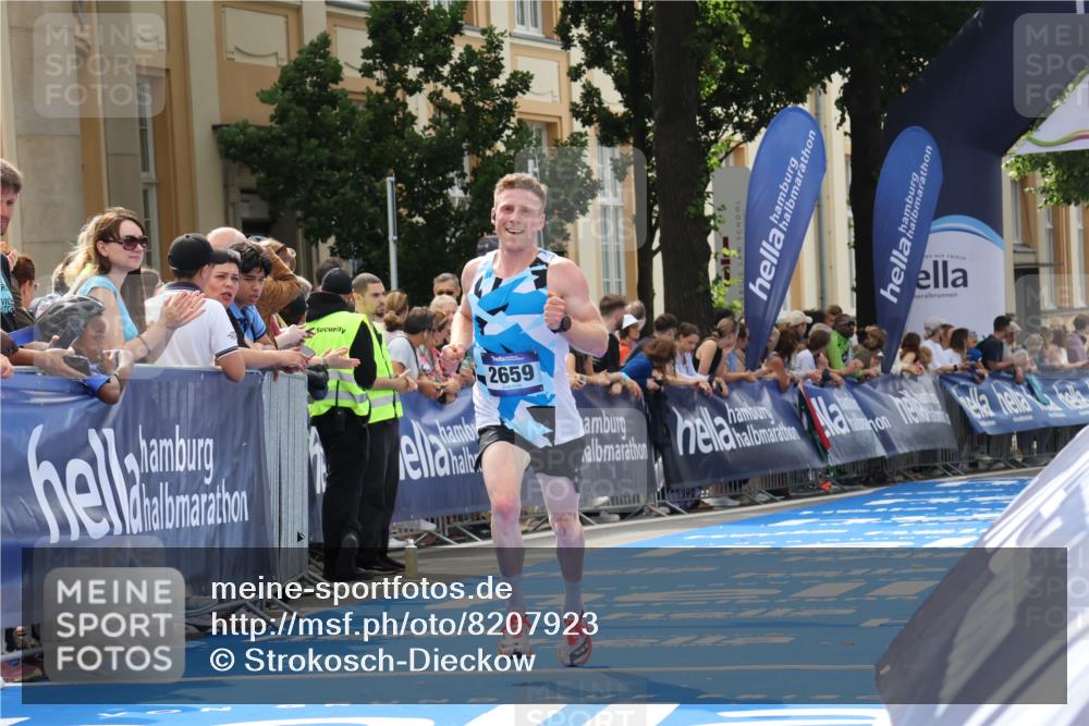 29.06.2025 - hella hamburg halbmarathon Strokosch-Dieckow http://msf.ph/oto/8207923 29.06.2025 10:19:26 Ziel 2659, 13016 meine-sportfotos.de