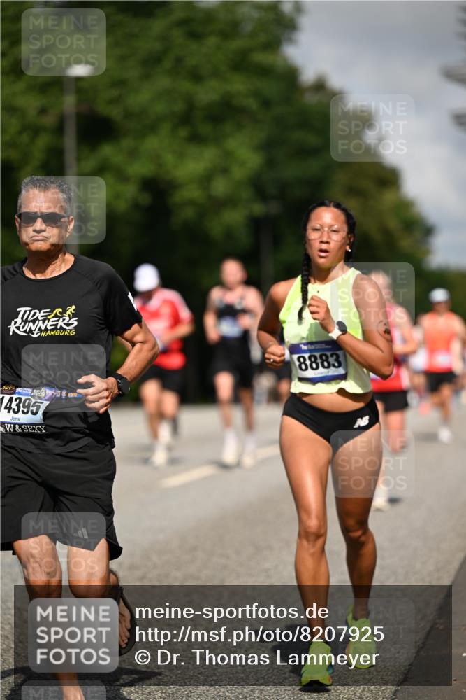 29.06.2025 - hella hamburg halbmarathon Dr. Thomas Lammeyer http://msf.ph/oto/8207925 29.06.2025 09:48:40 Kennedybrücke 1758, 1990, 2689, 2746, 3043, 4050, 4129, 4679, 4698, 4749, 5070, 5328, 5746, 5826, 6358, 6781, 7272, 7481, 7723, 8190, 8209, 8883, 9137, 9381, 9634, 10017, 10171, 11169, 11413 meine-sportfotos.de