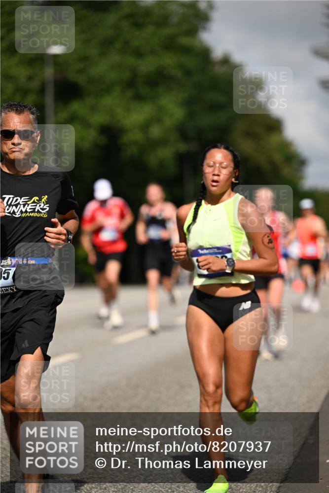 29.06.2025 - hella hamburg halbmarathon Dr. Thomas Lammeyer http://msf.ph/oto/8207937 29.06.2025 09:48:40 Kennedybrücke 1758, 1990, 2689, 2746, 3043, 4050, 4129, 4679, 4698, 4749, 5070, 5328, 5746, 5826, 6358, 6781, 7272, 7481, 7723, 8190, 8209, 8883, 9137, 9381, 9634, 10017, 10171, 11169, 11413 meine-sportfotos.de