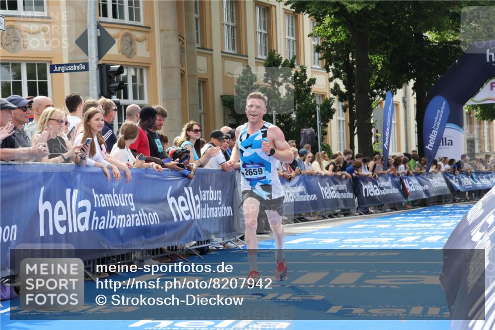 29.06.2025 - hella hamburg halbmarathon Strokosch-Dieckow http://msf.ph/oto/8207942 29.06.2025 10:19:27 Ziel 2659, 13016 meine-sportfotos.de