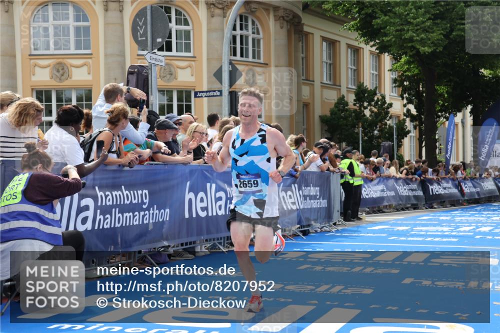 29.06.2025 - hella hamburg halbmarathon Strokosch-Dieckow http://msf.ph/oto/8207952 29.06.2025 10:19:28 Ziel 2659 meine-sportfotos.de