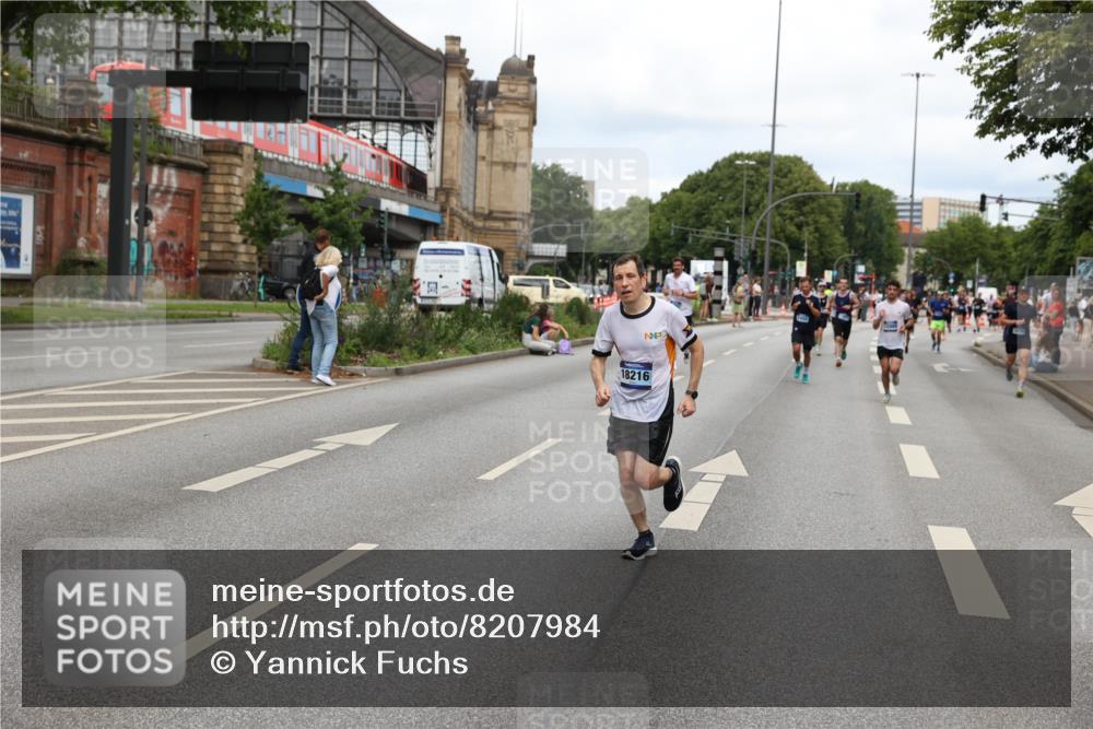 29.06.2025 - hella hamburg halbmarathon Yannick Fuchs http://msf.ph/oto/8207984 29.06.2025 10:32:17 20KM 1290, 1505, 2404, 3480, 3790, 5042, 5791, 5923, 6047, 9017, 9944, 10190, 10451, 10922, 11106, 11423, 12739, 12900, 13148, 13372, 13595, 13900, 15410, 15888, 17726, 18103, 18193, 18216, 18277, 18357, 18986 meine-sportfotos.de