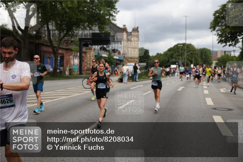 29.06.2025 - hella hamburg halbmarathon Yannick Fuchs http://msf.ph/oto/8208034 29.06.2025 10:44:57 20KM 1461, 1466, 1750, 1817, 2207, 2411, 2540, 2880, 3654, 4077, 4816, 5018, 5115, 6027, 6712, 7052, 7134, 7369, 7397, 7583, 7930, 7932, 8117, 8205, 8261, 8819, 9057, 10215, 11214, 11422, 12016, 12778, 12949, 13687, 13701, 13808, 13875, 14034, 14125, 14626, 15362, 15395, 15720, 16285, 16291, 17129, 17179, 17221, 17823, 18006, 18182, 18394, 18413, 18489 meine-sportfotos.de