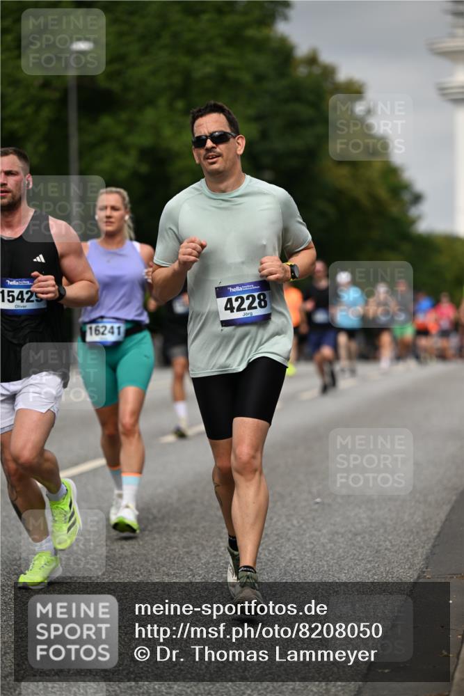 29.06.2025 - hella hamburg halbmarathon Dr. Thomas Lammeyer http://msf.ph/oto/8208050 29.06.2025 10:12:12 Kennedybrücke 1079, 1173, 1427, 2032, 2309, 3328, 3922, 4228, 4864, 5347, 6100, 7019, 7476, 9071, 9338 meine-sportfotos.de