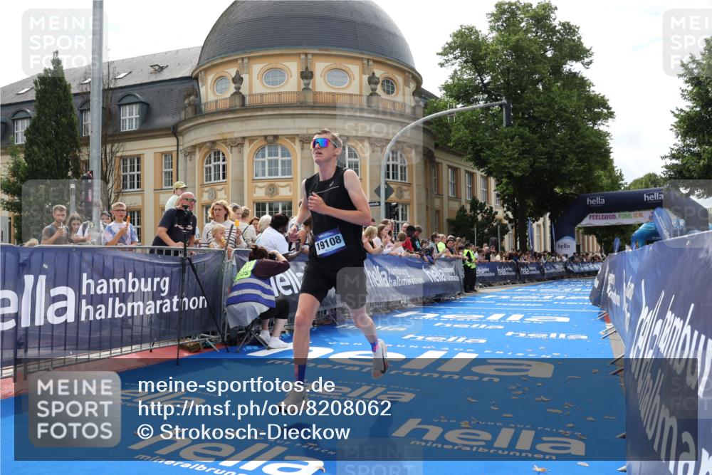 29.06.2025 - hella hamburg halbmarathon Strokosch-Dieckow http://msf.ph/oto/8208062 29.06.2025 10:19:40 Ziel 4524, 19108 meine-sportfotos.de