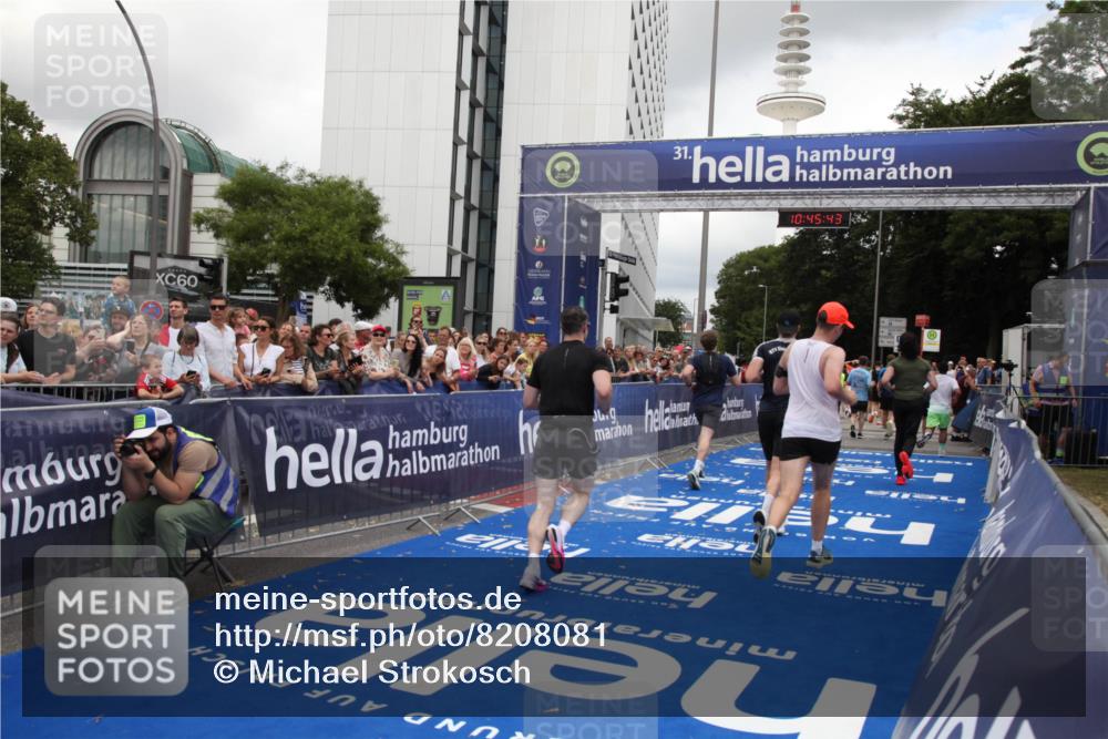 29.06.2025 - hella hamburg halbmarathon Michael Strokosch http://msf.ph/oto/8208081 29.06.2025 10:45:42 Ziel 2138, 5623, 6071, 6711, 8374, 8668, 11291, 11495, 12154, 14764, 15666, 17674, 18862, 18878 meine-sportfotos.de