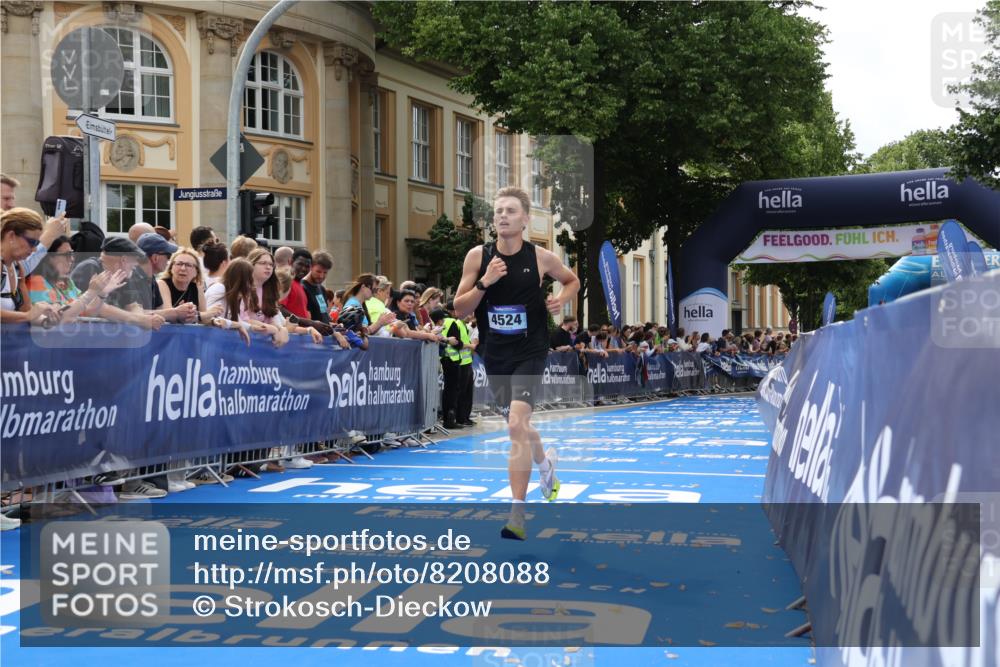 29.06.2025 - hella hamburg halbmarathon Strokosch-Dieckow http://msf.ph/oto/8208088 29.06.2025 10:19:48 Ziel 4524, 14188 meine-sportfotos.de