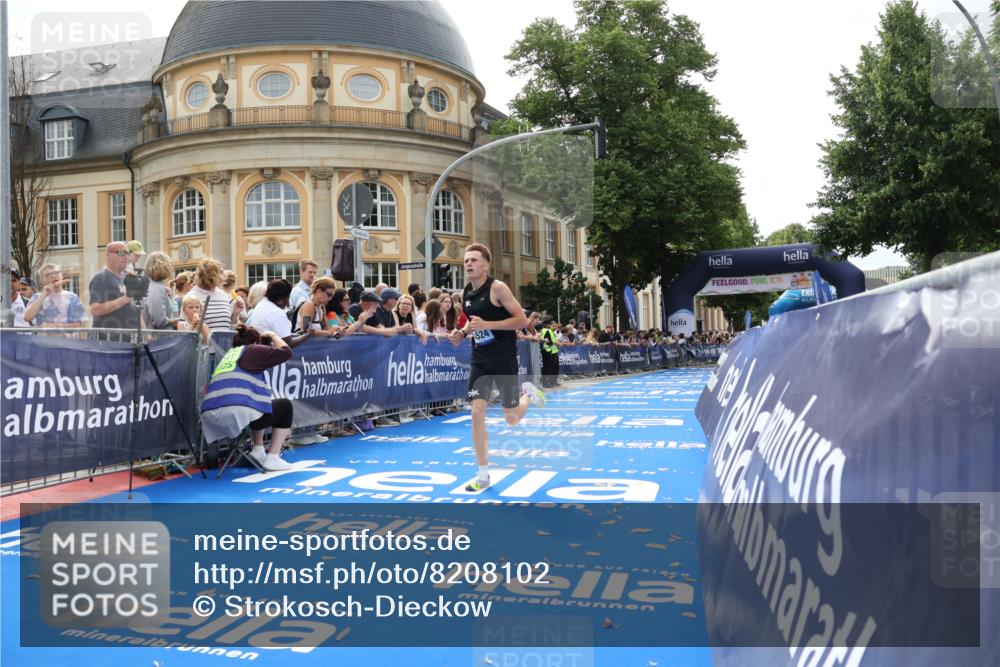 29.06.2025 - hella hamburg halbmarathon Strokosch-Dieckow http://msf.ph/oto/8208102 29.06.2025 10:19:49 Ziel 4524, 14188 meine-sportfotos.de