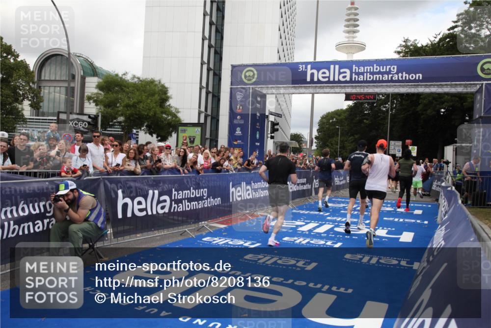 29.06.2025 - hella hamburg halbmarathon Michael Strokosch http://msf.ph/oto/8208136 29.06.2025 10:45:43 Ziel 5623, 6071, 6711, 8668, 11291, 11495, 12154, 14764, 15666, 17332, 17674, 18862, 18878 meine-sportfotos.de