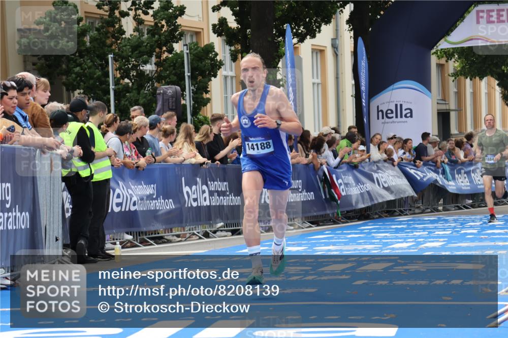 29.06.2025 - hella hamburg halbmarathon Strokosch-Dieckow http://msf.ph/oto/8208139 29.06.2025 10:19:56 Ziel 9255, 14188, 18848 meine-sportfotos.de