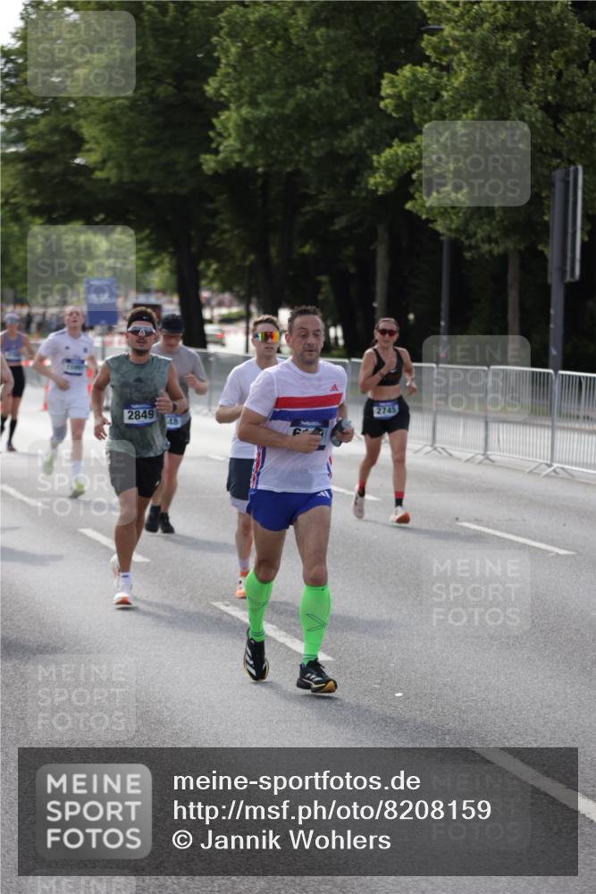 29.06.2025 - hella hamburg halbmarathon Jannik Wohlers http://msf.ph/oto/8208159 29.06.2025 09:48:50 Lombardsbrücke 1600, 1603, 2044, 2707, 2745, 2797, 2849, 3116, 5050, 5648, 5889, 6037, 6047, 6149, 6771, 7109, 7743, 7981, 8358, 9640, 10369, 10877, 11447, 11952, 12088, 12091, 12098, 12168, 12739, 13064, 13158, 13190, 13755, 13900, 14075, 14311, 14603, 14905, 15178, 15410, 15991, 16280, 16400, 17097, 17489, 17722, 17723, 17792, 17916, 18156, 18188, 18193 meine-sportfotos.de