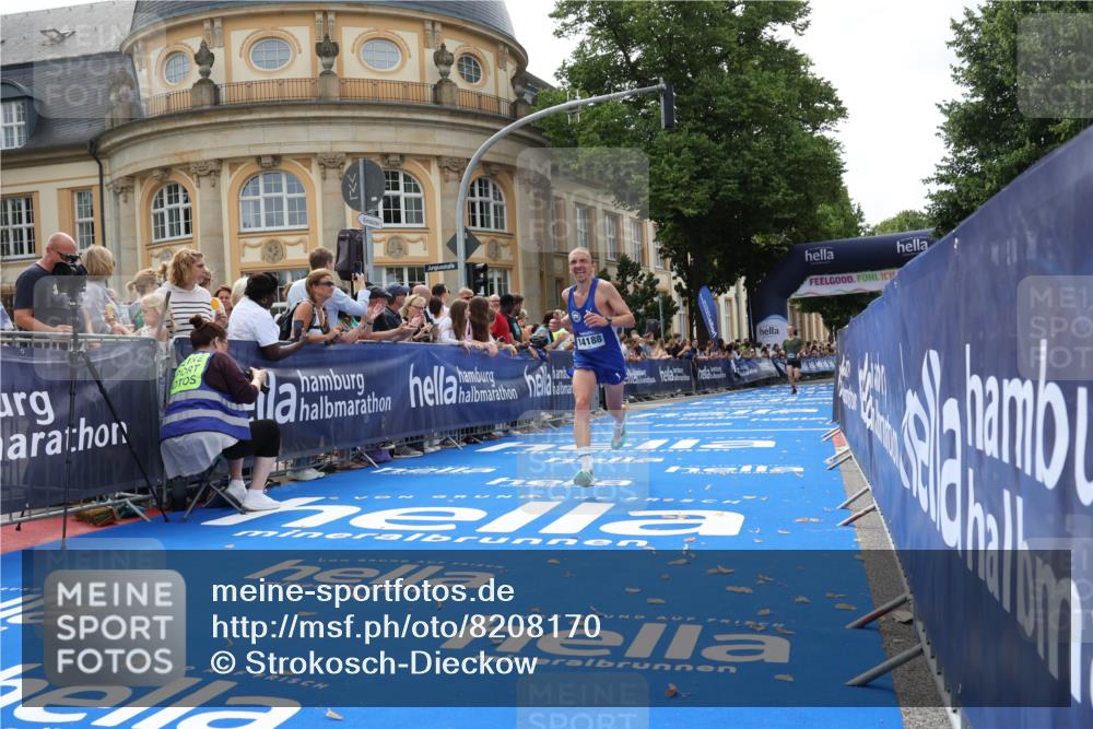 29.06.2025 - hella hamburg halbmarathon Strokosch-Dieckow http://msf.ph/oto/8208170 29.06.2025 10:19:58 Ziel 9255, 11829, 14188, 18848 meine-sportfotos.de