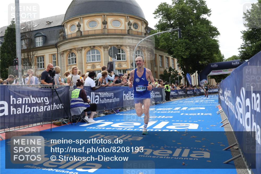 29.06.2025 - hella hamburg halbmarathon Strokosch-Dieckow http://msf.ph/oto/8208193 29.06.2025 10:19:58 Ziel 9255, 11829, 14188, 18848 meine-sportfotos.de