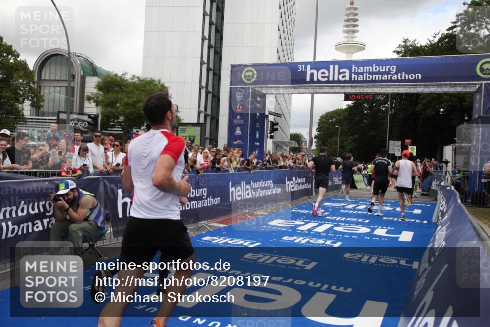29.06.2025 - hella hamburg halbmarathon Michael Strokosch http://msf.ph/oto/8208197 29.06.2025 10:45:43 Ziel 5623, 6071, 6711, 8668, 11291, 11495, 12154, 14764, 15666, 17332, 17674, 18862, 18878 meine-sportfotos.de