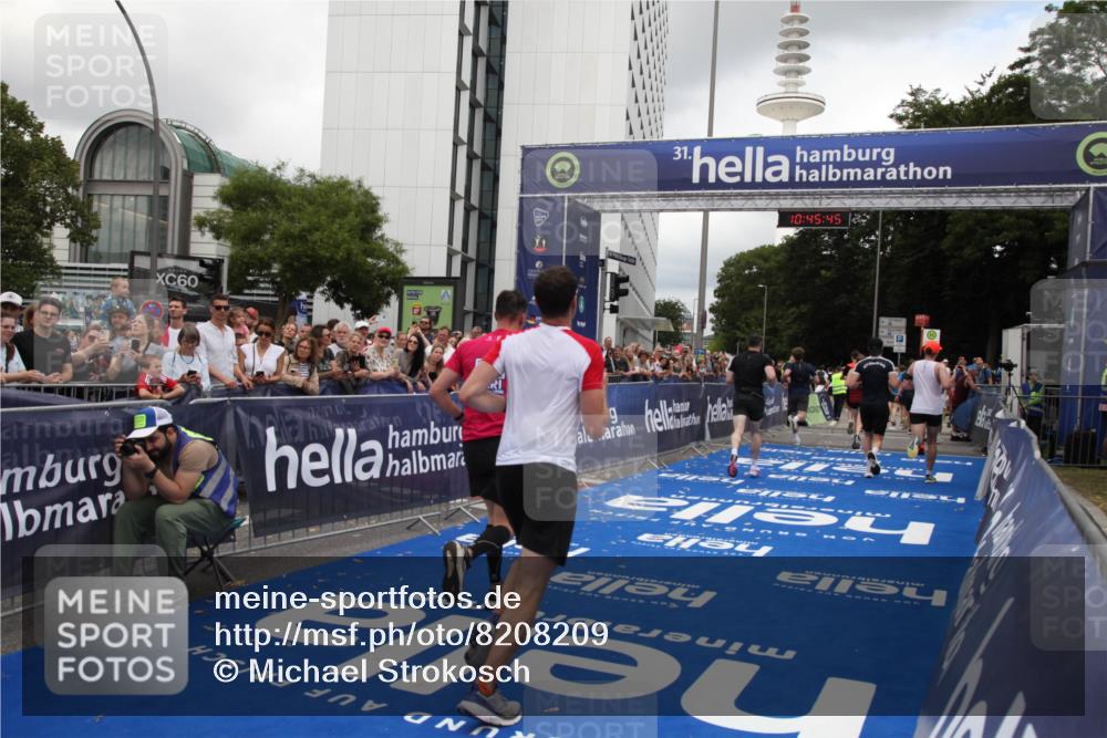 29.06.2025 - hella hamburg halbmarathon Michael Strokosch http://msf.ph/oto/8208209 29.06.2025 10:45:44 Ziel 5047, 6071, 6711, 8668, 11291, 11495, 12154, 14764, 15666, 16617, 17332, 17674, 18862, 18878 meine-sportfotos.de
