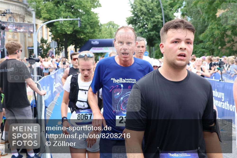 29.06.2025 - hella hamburg halbmarathon Zöllner http://msf.ph/oto/8208216 29.06.2025 11:19:58 Ziel 4556, 4852, 5440, 5990, 5991, 6542, 9136, 9501, 10756, 12169, 12988, 13634, 14627, 14831, 15267, 17076, 17095, 17903, 19130 meine-sportfotos.de