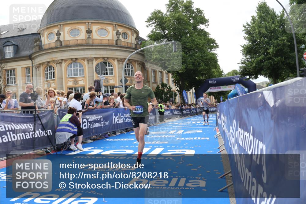 29.06.2025 - hella hamburg halbmarathon Strokosch-Dieckow http://msf.ph/oto/8208218 29.06.2025 10:20:02 Ziel 9255, 11829, 18848 meine-sportfotos.de