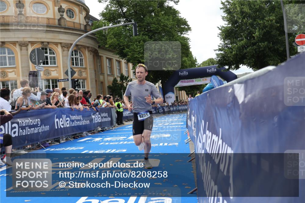 29.06.2025 - hella hamburg halbmarathon Strokosch-Dieckow http://msf.ph/oto/8208258 29.06.2025 10:20:04 Ziel 9255, 11829, 18848 meine-sportfotos.de
