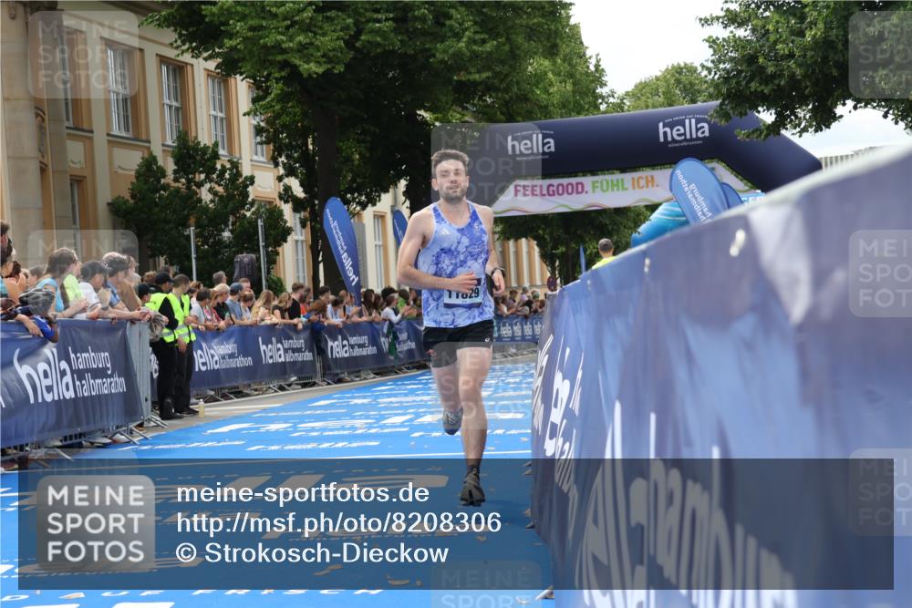 29.06.2025 - hella hamburg halbmarathon Strokosch-Dieckow http://msf.ph/oto/8208306 29.06.2025 10:20:07 Ziel 54, 11829, 12678, 14302 meine-sportfotos.de