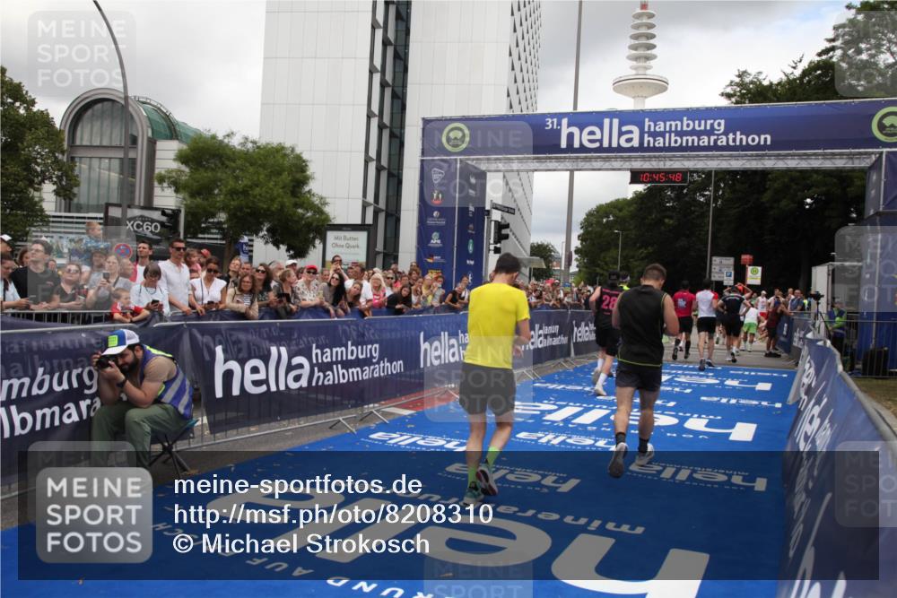 29.06.2025 - hella hamburg halbmarathon Michael Strokosch http://msf.ph/oto/8208310 29.06.2025 10:45:47 Ziel 4854, 5047, 6071, 6711, 13975, 14374, 14764, 16617, 17332, 17674, 17835, 18862 meine-sportfotos.de