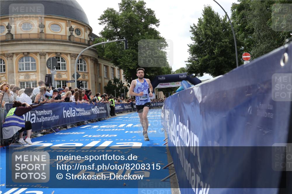 29.06.2025 - hella hamburg halbmarathon Strokosch-Dieckow http://msf.ph/oto/8208315 29.06.2025 10:20:08 Ziel 54, 11829, 12678, 14302 meine-sportfotos.de