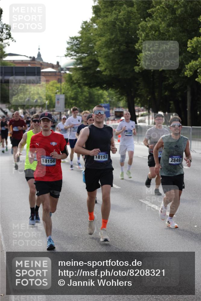 29.06.2025 - hella hamburg halbmarathon Jannik Wohlers http://msf.ph/oto/8208321 29.06.2025 09:48:51 Lombardsbrücke 1603, 2044, 2707, 2745, 2797, 2849, 3014, 3116, 5050, 5648, 5889, 6037, 6047, 6149, 6771, 7109, 7743, 7981, 8358, 9640, 10369, 10877, 11447, 11952, 12088, 12091, 12098, 12168, 13064, 13158, 13190, 13755, 13900, 14075, 14311, 14603, 14905, 15178, 15328, 15410, 15991, 16280, 16400, 17097, 17489, 17722, 17723, 17792, 17916, 18156, 18188, 18193 meine-sportfotos.de
