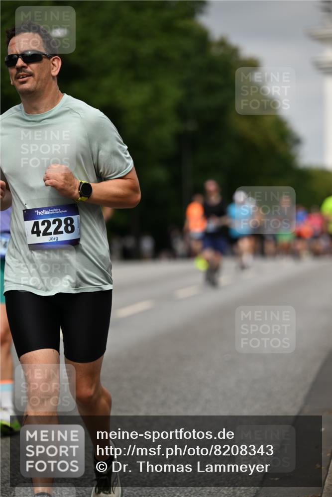 29.06.2025 - hella hamburg halbmarathon Dr. Thomas Lammeyer http://msf.ph/oto/8208343 29.06.2025 10:12:13 Kennedybrücke 1079, 1173, 1427, 1527, 2032, 2309, 3328, 3922, 4228, 4864, 5347, 6100, 7019, 7476, 9071, 9338 meine-sportfotos.de