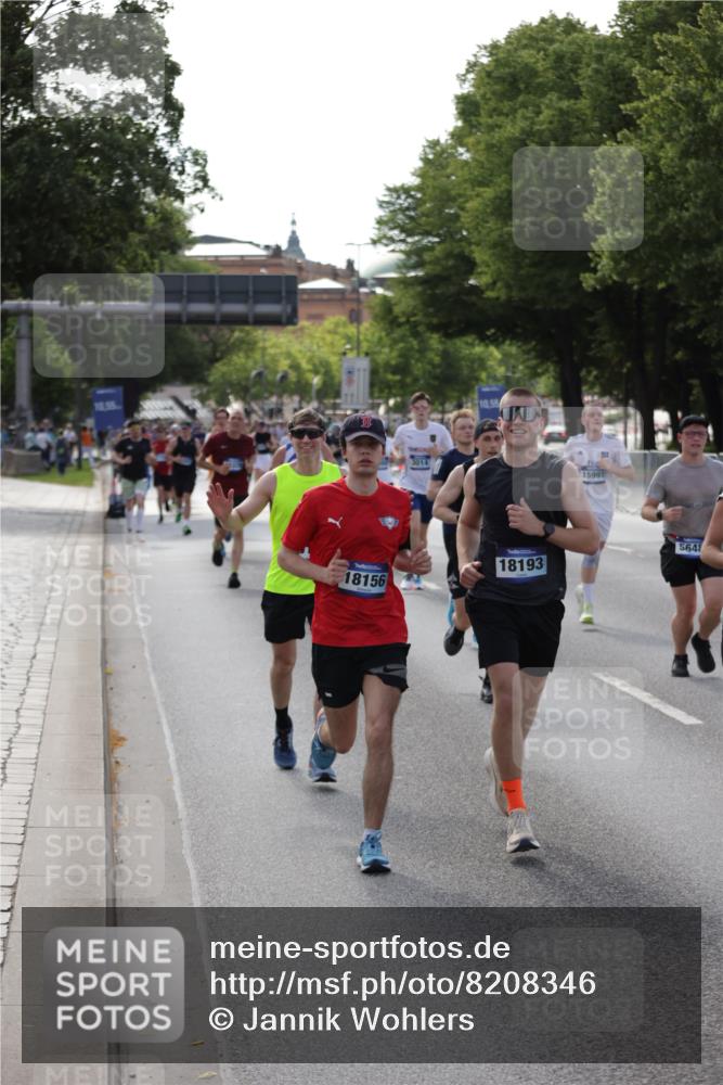 29.06.2025 - hella hamburg halbmarathon Jannik Wohlers http://msf.ph/oto/8208346 29.06.2025 09:48:51 Lombardsbrücke 1603, 2044, 2707, 2745, 2797, 2849, 3014, 3116, 5050, 5648, 5889, 6037, 6047, 6149, 6771, 7109, 7743, 7981, 8358, 9640, 10369, 10877, 11447, 11952, 12088, 12091, 12098, 12168, 13064, 13158, 13190, 13755, 13900, 14075, 14311, 14603, 14905, 15178, 15328, 15410, 15991, 16280, 16400, 17097, 17489, 17722, 17723, 17792, 17916, 18156, 18188, 18193 meine-sportfotos.de