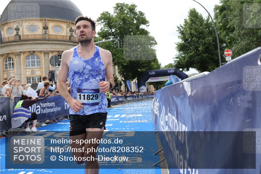 29.06.2025 - hella hamburg halbmarathon Strokosch-Dieckow http://msf.ph/oto/8208352 29.06.2025 10:20:09 Ziel 54, 11829, 12678, 14302 meine-sportfotos.de