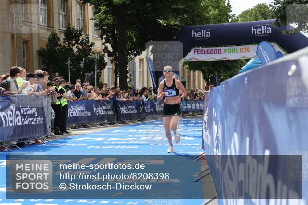 29.06.2025 - hella hamburg halbmarathon Strokosch-Dieckow http://msf.ph/oto/8208398 29.06.2025 10:20:14 Ziel 54, 12678, 14302, 16245 meine-sportfotos.de