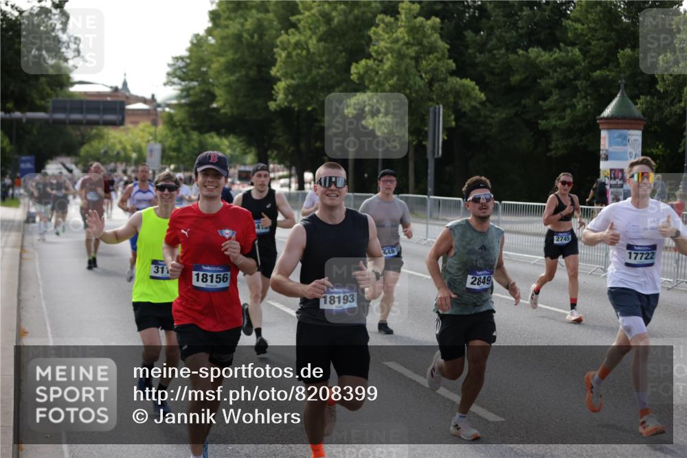 29.06.2025 - hella hamburg halbmarathon Jannik Wohlers http://msf.ph/oto/8208399 29.06.2025 09:48:52 Lombardsbrücke 1603, 2044, 2707, 2745, 2849, 2980, 3014, 3116, 4766, 5050, 5648, 5889, 6037, 6149, 6771, 7109, 7743, 7981, 8358, 10369, 10877, 11447, 11952, 12088, 12098, 12168, 13064, 13158, 13190, 13900, 14075, 14311, 14603, 14905, 15178, 15328, 15410, 15991, 16280, 16400, 17097, 17489, 17722, 17723, 17792, 17916, 18156, 18188, 18193 meine-sportfotos.de