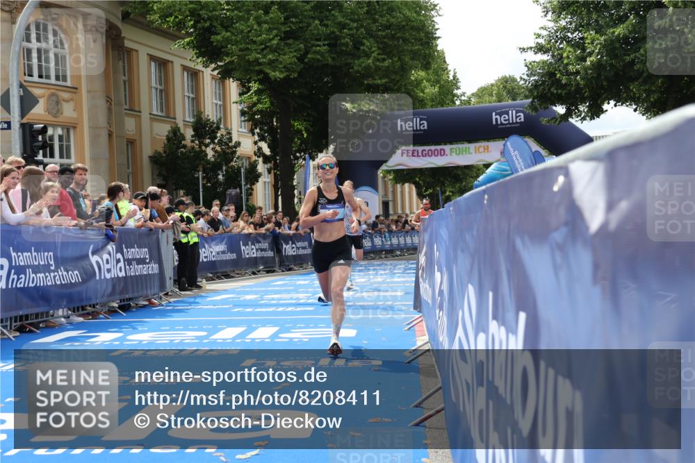 29.06.2025 - hella hamburg halbmarathon Strokosch-Dieckow http://msf.ph/oto/8208411 29.06.2025 10:20:15 Ziel 54, 12373, 12678, 14302, 16245 meine-sportfotos.de