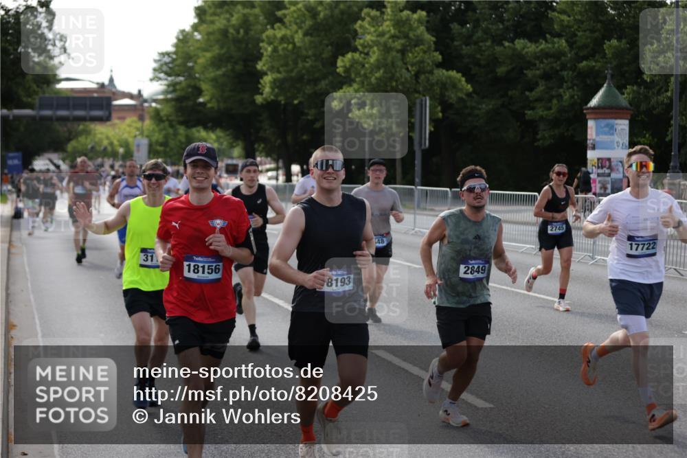 29.06.2025 - hella hamburg halbmarathon Jannik Wohlers http://msf.ph/oto/8208425 29.06.2025 09:48:52 Lombardsbrücke 1603, 2044, 2707, 2745, 2849, 2980, 3014, 3116, 4766, 5050, 5648, 5889, 6037, 6149, 6771, 7109, 7743, 7981, 8358, 10369, 10877, 11447, 11952, 12088, 12098, 12168, 13064, 13158, 13190, 13900, 14075, 14311, 14603, 14905, 15178, 15328, 15410, 15991, 16280, 16400, 17097, 17489, 17722, 17723, 17792, 17916, 18156, 18188, 18193 meine-sportfotos.de