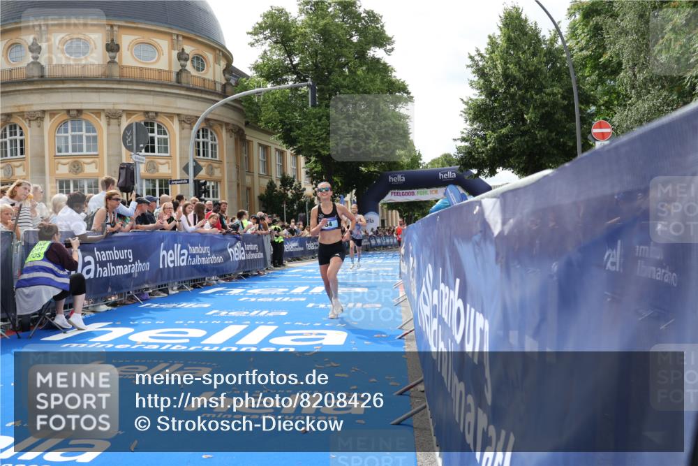29.06.2025 - hella hamburg halbmarathon Strokosch-Dieckow http://msf.ph/oto/8208426 29.06.2025 10:20:15 Ziel 54, 12373, 12678, 14302, 16245 meine-sportfotos.de
