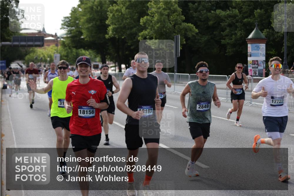 29.06.2025 - hella hamburg halbmarathon Jannik Wohlers http://msf.ph/oto/8208449 29.06.2025 09:48:52 Lombardsbrücke 1603, 2044, 2707, 2745, 2849, 2980, 3014, 3116, 4766, 5050, 5648, 5889, 6037, 6149, 6771, 7109, 7743, 7981, 8358, 10369, 10877, 11447, 11952, 12088, 12098, 12168, 13064, 13158, 13190, 13900, 14075, 14311, 14603, 14905, 15178, 15328, 15410, 15991, 16280, 16400, 17097, 17489, 17722, 17723, 17792, 17916, 18156, 18188, 18193 meine-sportfotos.de