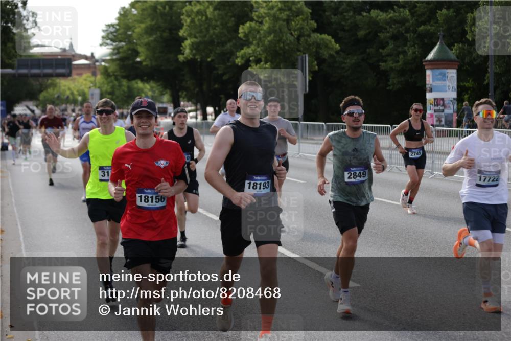 29.06.2025 - hella hamburg halbmarathon Jannik Wohlers http://msf.ph/oto/8208468 29.06.2025 09:48:53 Lombardsbrücke 1603, 2044, 2707, 2745, 2849, 2980, 3014, 3116, 4766, 5050, 5648, 5889, 6037, 6149, 6771, 7109, 7981, 8358, 10369, 10877, 11447, 11952, 12088, 12098, 12168, 13064, 13158, 13190, 13900, 14075, 14311, 14603, 14667, 14905, 15178, 15328, 15410, 15991, 16280, 16400, 17097, 17489, 17722, 17723, 17792, 17916, 18156, 18188, 18193 meine-sportfotos.de