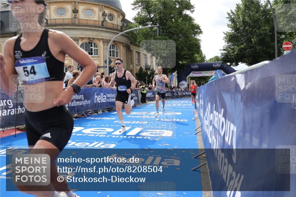29.06.2025 - hella hamburg halbmarathon Strokosch-Dieckow http://msf.ph/oto/8208504 29.06.2025 10:20:17 Ziel 54, 12373, 12678, 14302, 16245 meine-sportfotos.de
